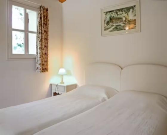 Le Jas — Chambre claire — Sous les poutres